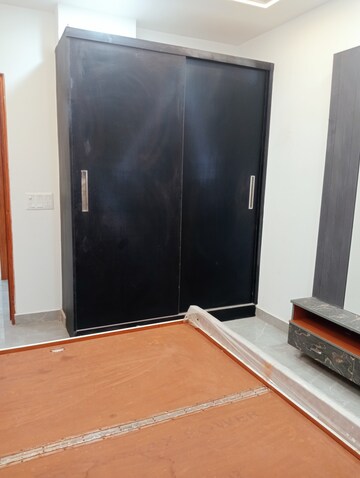 Furnished Amenities in 4 BHK Builder Floor at Niti Khand – for Sale