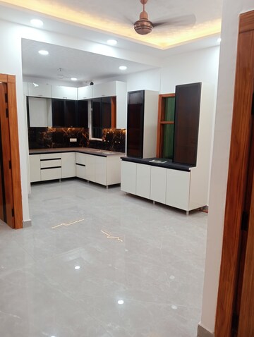 Room in 4 BHK Builder Floor at Niti Khand – for Sale