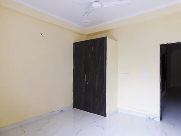 Room in 3 BHK Builder Floor at Chattarpur – for Rent