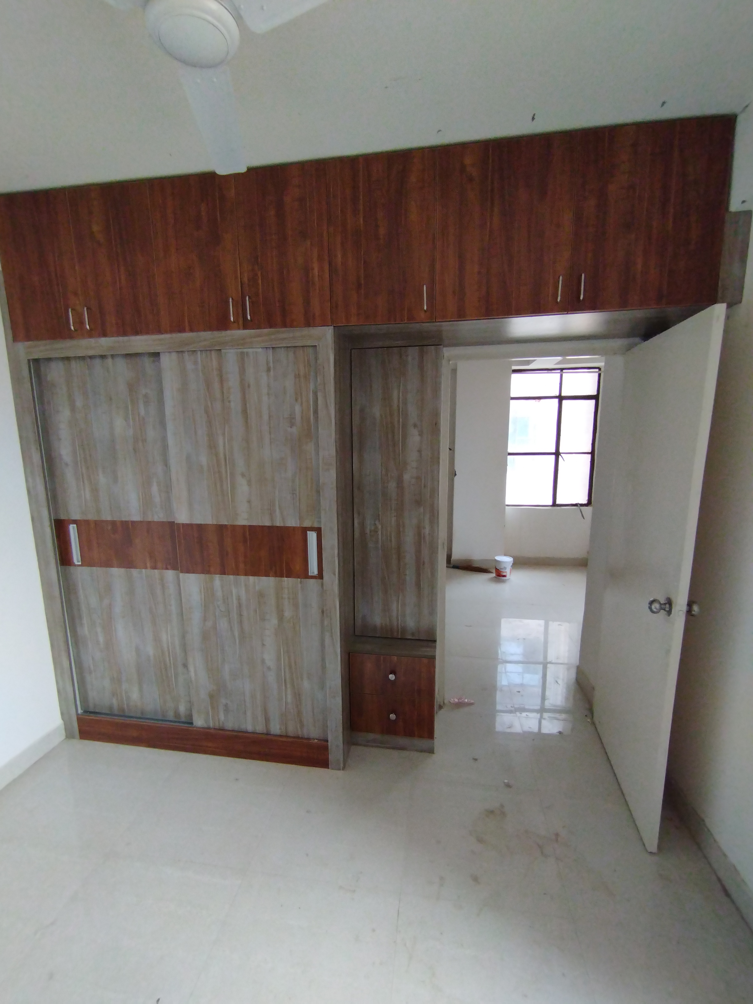 Furnished Amenities in 2 BHK Apartment at Signature Global Synera, Sector 81 – for Sale