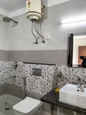 रेसिडेंशियल बिल्डर फ्लोर वर्ग फुट फॉर रेंट इन सेक्टर 47 नोएडा  7555684