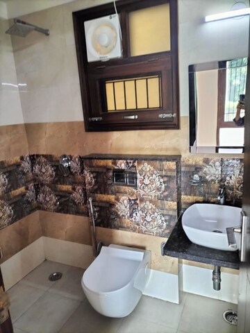 रेसिडेंशियल बिल्डर फ्लोर वर्ग फुट फॉर रेंट इन सेक्टर 47 नोएडा  7555684