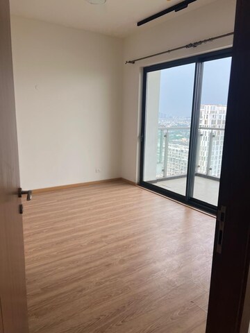 Room in 3.5 BHK Apartment at M3M Latitude, Sector 65 – for Sale