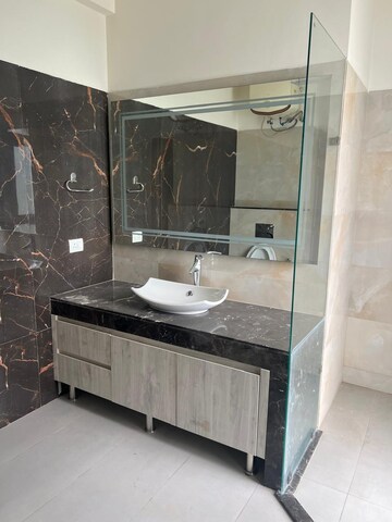 Bathroom in 3.5 BHK Apartment at M3M Latitude, Sector 65 – for Sale