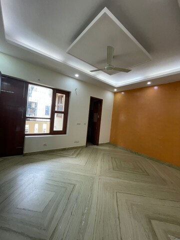 Room in 4 BHK Builder Floor at Green Fields Colony – for Sale