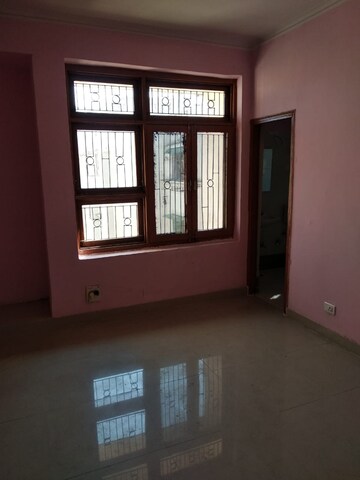 Room in 3 BHK Apartment at HIG Apartments, Omicron I Greater Noida – for Sale