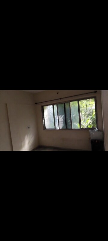 Room in 2 BHK Apartment at Shaw Blossom CHS, Nalasopara West – for Rent
