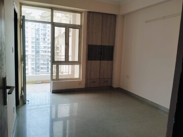 Room in 2 BHK Apartment at Supertech Eco Suites, Sector 137 – for Sale