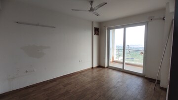 Room in 3 BHK Apartment at Omaxe Royal Residency, Sector 79 – for Sale