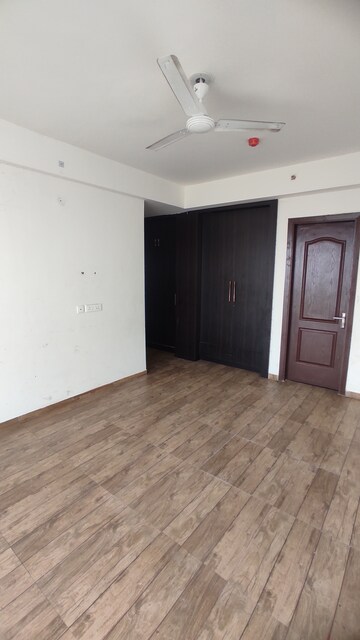 Furnished Amenities in 3 BHK Apartment at Omaxe Royal Residency, Sector 79 – for Sale