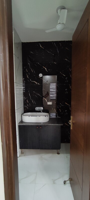 Furnished Amenities in 3 BHK Builder Floor at Sector 85 – for Sale