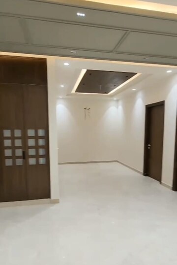 Room in 3 BHK Apartment at Sector 4, Dwarka – for Sale