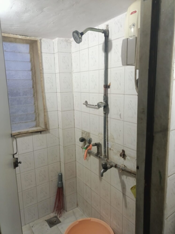 Bathroom, hari-niwas-mahim 1 Bedroom 370 Sq.Ft. Apartment In Mahim West Mumbai 7558371