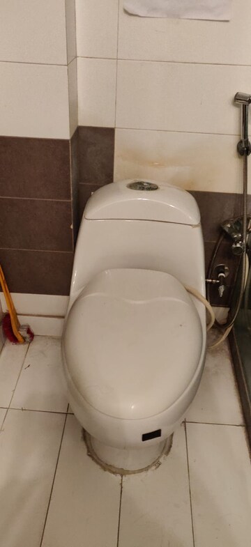 Furnished Amenities in 4 BHK Builder Floor at Saket – for Sale