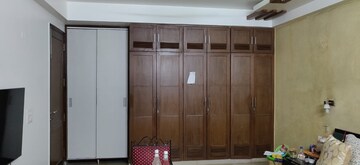 Furnished Amenities in 4 BHK Builder Floor at Saket – for Sale