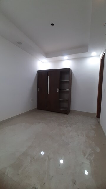 Furnished Amenities in 3 BHK Builder Floor at Hari Nagar – for Sale