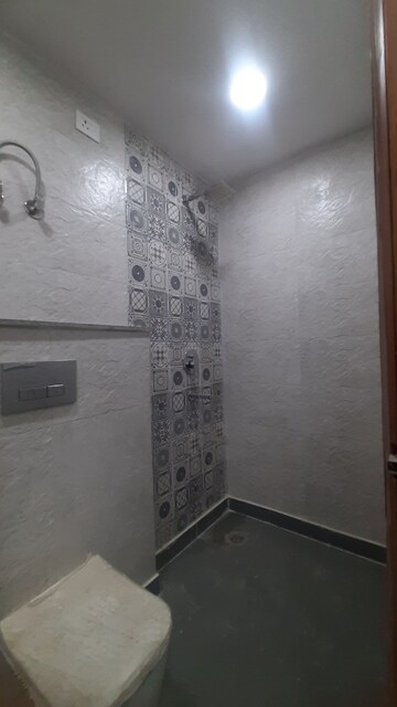 Furnished Amenities in 3 BHK Builder Floor at Hari Nagar – for Sale