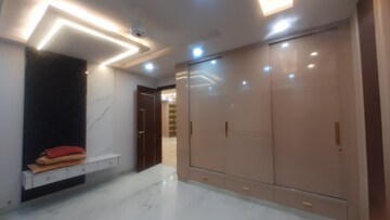 Room in 4 BHK Builder Floor at Hari Nagar – for Sale