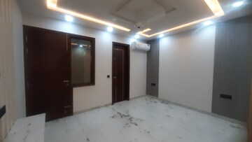 Room in 4 BHK Builder Floor at Hari Nagar – for Sale