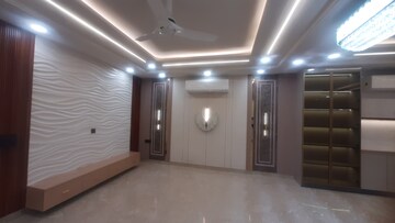 Room in 4 BHK Builder Floor at Hari Nagar – for Sale