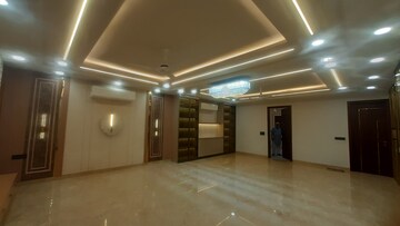 Room in 4 BHK Builder Floor at Hari Nagar – for Sale