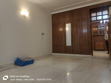 Room in 4 BHK Builder Floor at Saket – for Sale