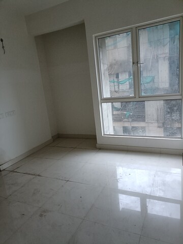 Room in 3 BHK Apartment at Vinayak Vista, Lake Town – for Sale