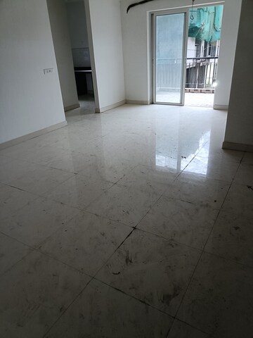 Room in 3 BHK Apartment at Vinayak Vista, Lake Town – for Sale