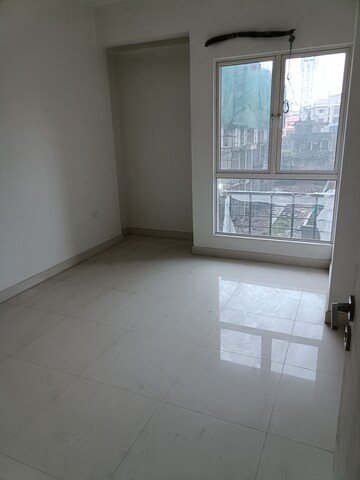 Room in 3 BHK Apartment at Vinayak Vista, Lake Town – for Sale
