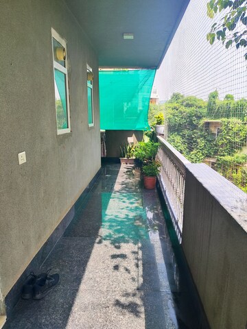Swimming Pool in 3.5 BHK Builder Floor at Gautam Nagar – for Sale