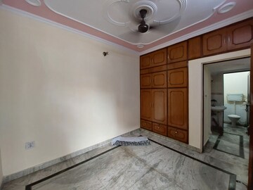 Room in 2 BHK Apartment at Paschim Vihar – for Rent