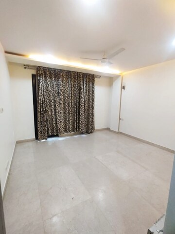 Room in 3 BHK Builder Floor at Green Park – for Sale