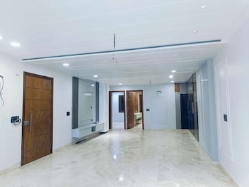 Room in 4 BHK Builder Floor at Shalimar Bagh – for Sale