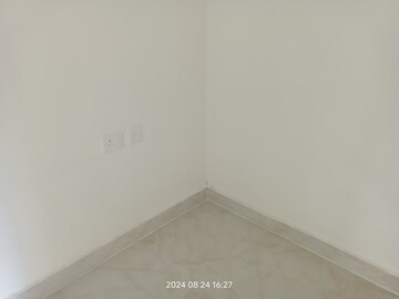Room in 3 BHK Apartment at Gaurs Siddhartham, Siddharth Vihar – for Sale