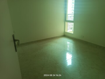 Room in 3 BHK Apartment at Gaurs Siddhartham, Siddharth Vihar – for Sale