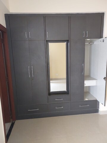 Furnished Amenities in 3.5 BHK Apartment at Panchsheel Greens, Sector 16 Greater Noida – for Sale