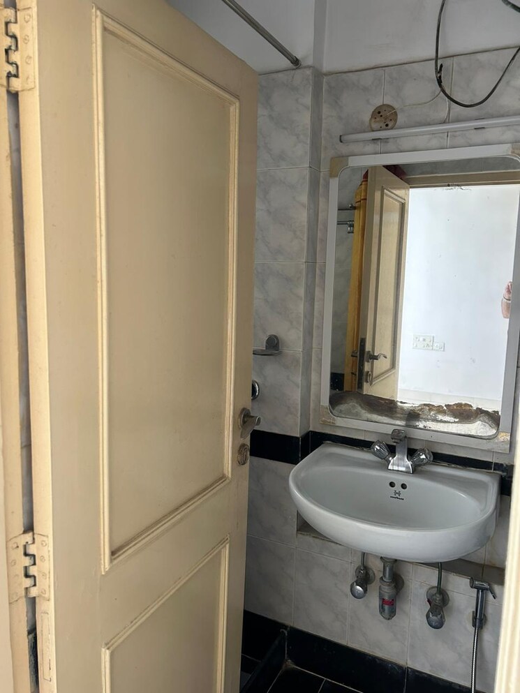 Bathroom, k-raheja-raheja-nest 4 Bedroom 1850 Sq.Ft. Apartment In Powai Mumbai 7559722