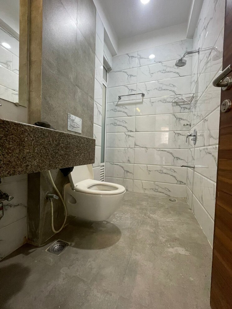 Bathroom, nahar-amrit-shakti-yvonne 4 Bedroom 1750 Sq.Ft. Apartment In Chandivali Mumbai 7559766