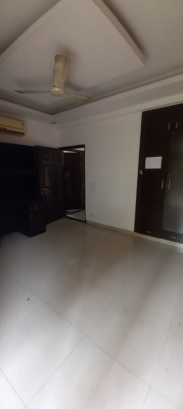 Room in 3 BHK Apartment at Omaxe The Nile, Sector 49 – for Sale