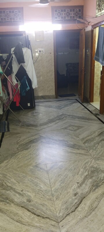 Parking in 3 BHK Builder Floor at Shastri Nagar – for Sale