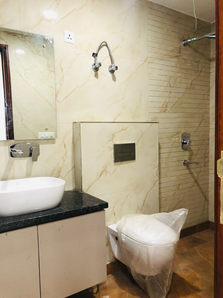 Bathroom, sanjay nagar 3 Bedroom 1800 Sq.Ft. Builder Floor In Sanjay Nagar Delhi 7560375