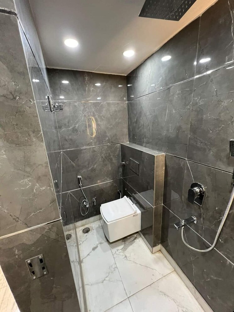 Bathroom, burari 2 Bedroom 85 Sq.Yd. Builder Floor In Burari Delhi 7560590