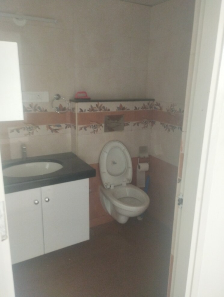 Bathroom, nitesh-hyde-park 2.5 Bedroom 1300 Sq.Ft. Apartment In Bannerghatta Road Bangalore 7560636