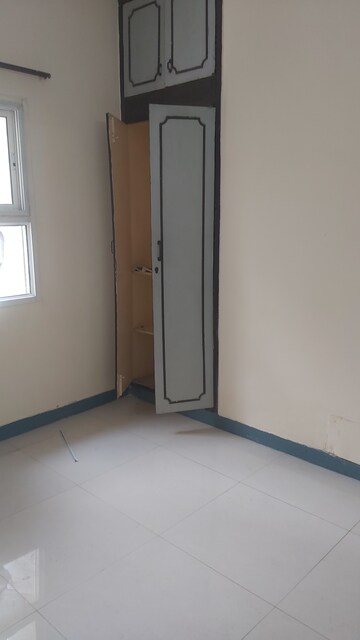 Furnished Amenities in 2.5 BHK Apartment at New Ashok Nagar – for Sale