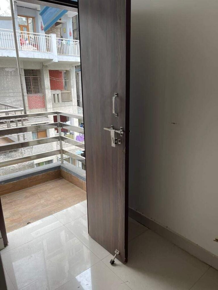 Balcony, sainik colony 2.5 Bedroom 1525 Sq.Ft. Builder Floor In Sainik Colony Faridabad 7561351