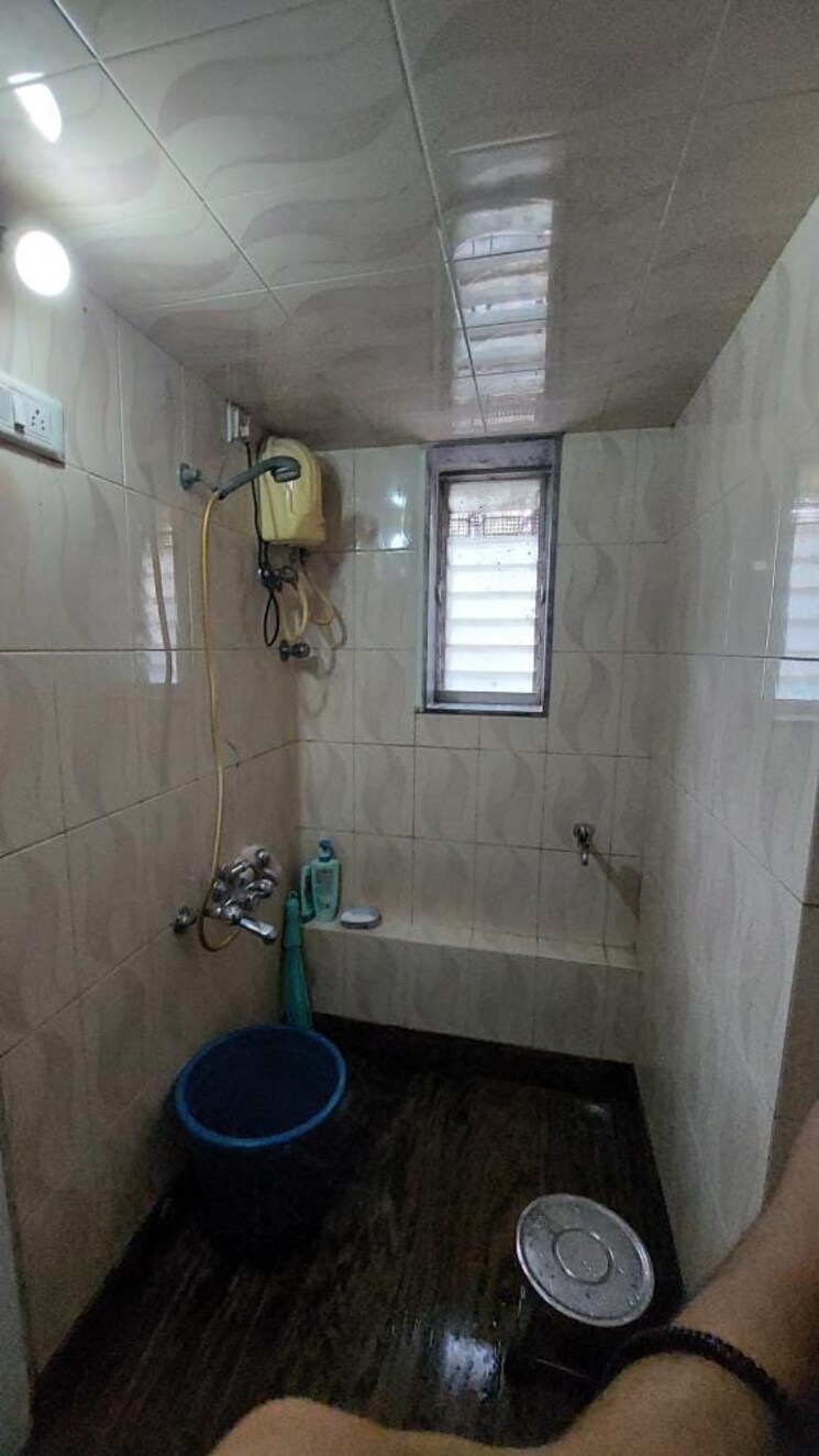 Bathroom, irfan-palace 1 RK 300 Sq.Ft. Apartment In Agripada Mumbai 7561461