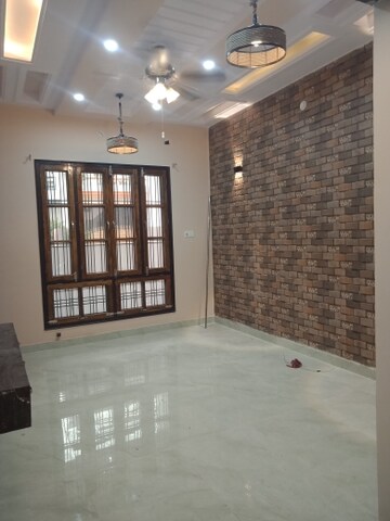 Room in 3 BHK Independent House at Jankipuram – for Sale