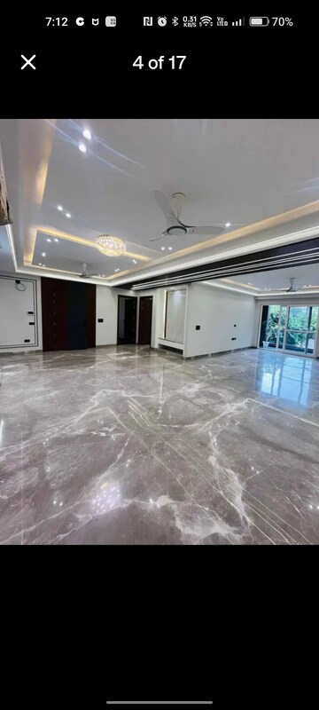 Parking in 4 BHK Builder Floor at South City 1 – for Sale