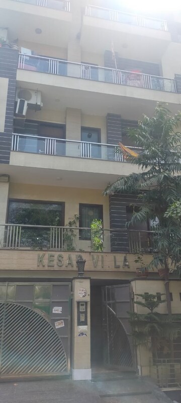 6+ BHK Builder Floor – Exterior View View at Ashok Vihar - for Sale