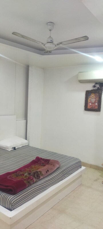 Bedroom in 6+ BHK Builder Floor at Ashok Vihar – for Sale